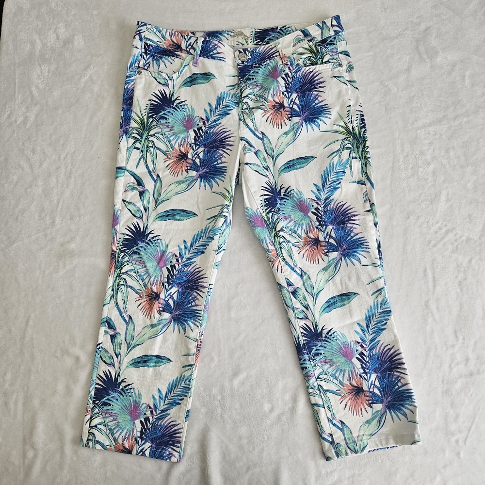 Tommy Bahama Size 31 x 24 Floral Denim Crop Jeans